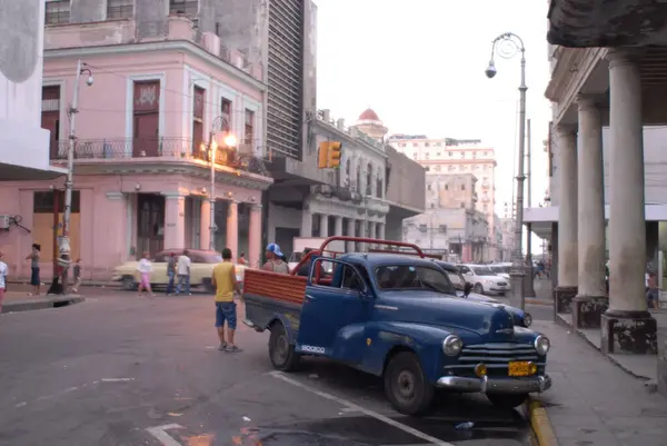 Havana Janvier Voitures Anciennes Dans Vieille Ville — Photo