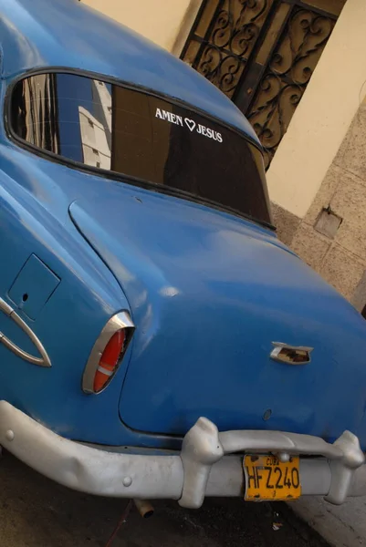 Havana Cuba December Classic American Classic Car Havana Street Cuba — стоковое фото