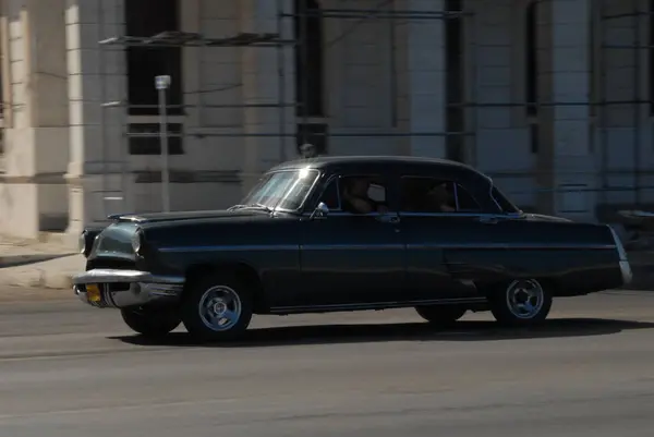 Havana Cuba Giugno Vecchia Auto Retrò Che Guida Strade Havana — Foto Stock