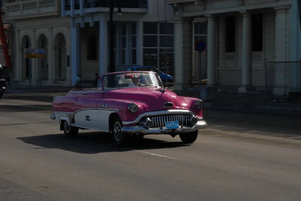 街上的经典老式汽车 — 图库照片