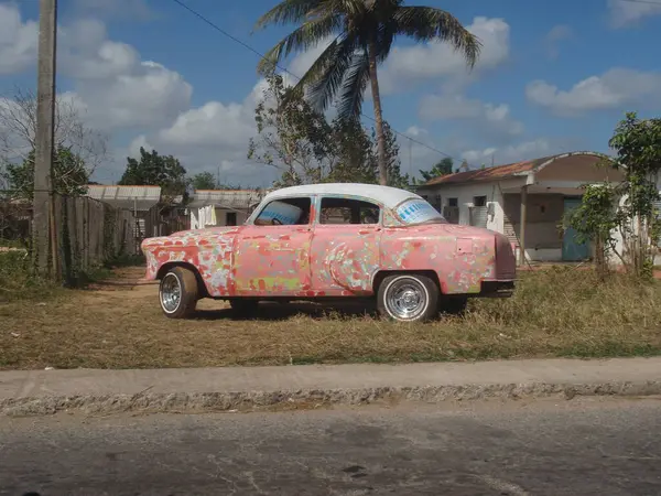 Havana Cuba January 古旧的美国汽车在Cuba Havana大街上行驶 — 图库照片