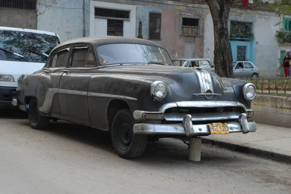 Havana Küba Şubat Sokaktaki Eski Amerikan Arabası — Stok fotoğraf
