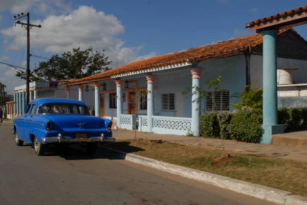 12월 쿠바의 빈티지 자동차와 오래된 자동차 — 스톡 사진