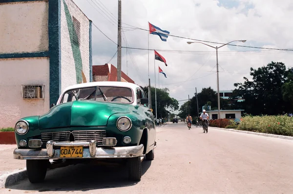 Havana Cuba Agosto Carro Clássico Dirigindo Através Uma Rua Havana — Fotografia de Stock