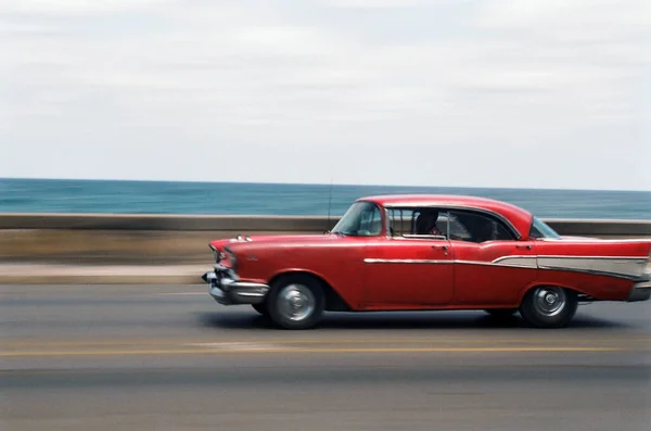 Rocznik Amerykański Samochód Drodze Havana Kuba — Zdjęcie stockowe