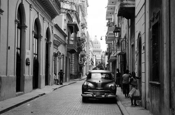 Гавана Куба Старовинний Класичний Автомобіль Припаркований Біля Міста Гавана — стокове фото