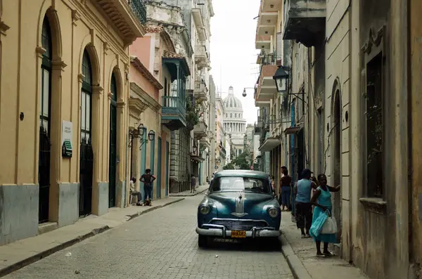 Havana Tammikuu Vanhat Autot Vintage Autot Havanan Kadulla Tammikuu Havanassa — kuvapankkivalokuva
