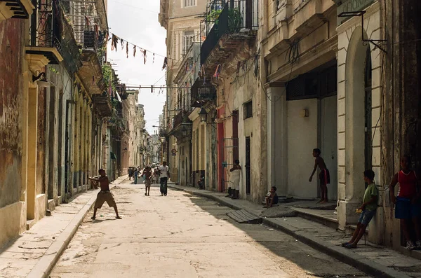 Havana Cuba Agosto Vista Sobre Vieja Calle Havana Con Vieja — Foto de Stock