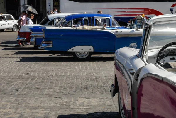 Havana Küba Mayıs Havana Küba Sokaklarında Klasik Amerikan Arabası Bunlar — Stok fotoğraf