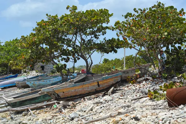 Küçük Bir Adada Eski Balıkçı Tekneleri — Stok fotoğraf