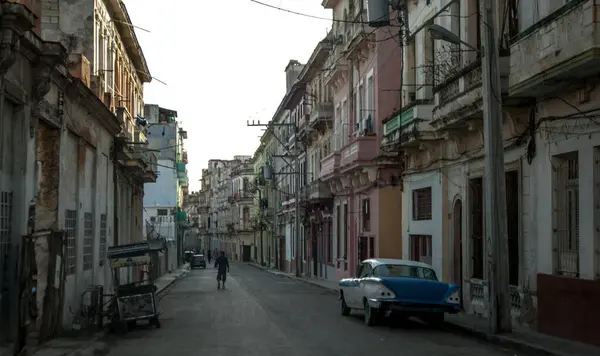 Havana Cuba Janvier Rue Avec Bâtiments Vieilles Voitures — Photo