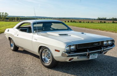 Güçlü araba Dodge Challanger 1970