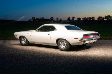 16. yüzyıl araba fuarında 16. yüzyılın sonundaki beyaz spor araba fuarı.