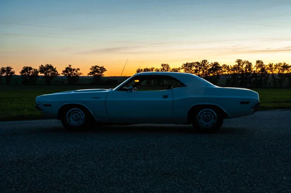 Vintage White Car Sunset — Stock Photo, Image