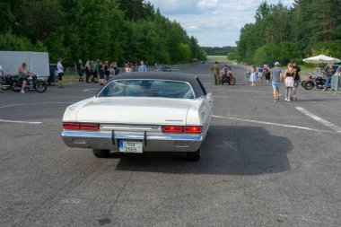 Rusya, St. Petersburg, 18, 0-6. Geçmişe dönük 217 araba festivali.