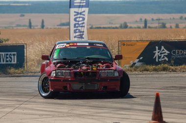 İstanbul, Rusya - Ekim 13, 2018: İstanbul spor serisi çapraz serisinde Türk Ford Drift.