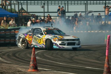 Şehir içinde araba yarışı