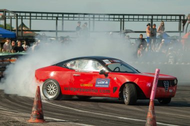 Odessa, Ukrayna - 7 Temmuz, 2019: Karting Şampiyonası. Ukrayna, gençler ve yarış arabası yarışçıları.