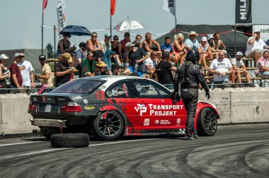 Kiev, Ukrayna - Temmuz 30, 2017: Sürüklenen bir araba. Sürükleniyor. Sürükleniyor.