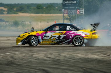 Sürüklenen araba serisi