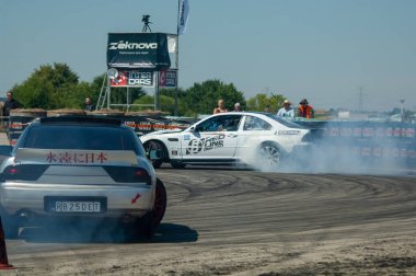Odessa, Ukrayna - 27 Ağustos, 2017: Mini pistteki tanımlanamayan yarış arabası - Yarış çok tehlikeli.