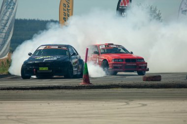 Sürüklenen araba Sürükleniyor