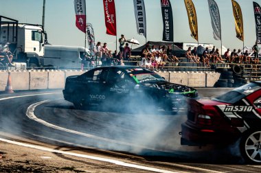 Sürüklenen araba yarışı