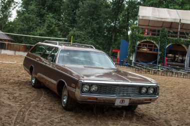 Moskova - 16 Haziran, 2016: Sovyet - zzye - Sovyet arabaları otoparkta