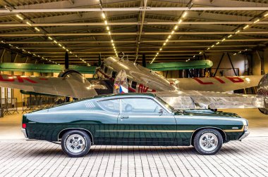 Ford Mustang Mustang ekranda