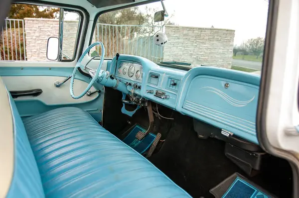 Старый Классический Синий Автомобиль — стоковое фото