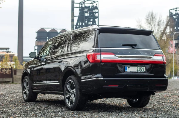 Moskova, Rusya - Eylül 24, 2019: Yeni SUV arabası - arka