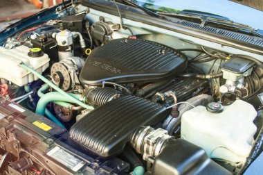 Arabadaki araba motoru.