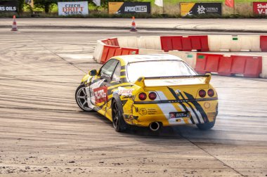 Şehirde araba yarışı