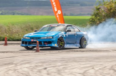 Şehirde araba yarışı