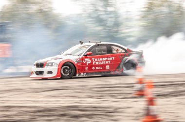 Şehirde araba yarışı