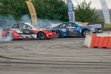 Sürüklenen araba Sürüklenen spor drift yarışı