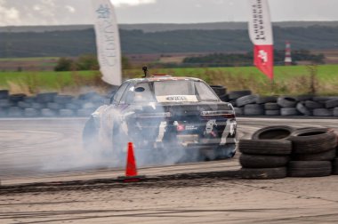 Şehirde araba yarışı