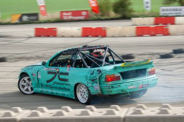 İstanbul, Türkiye - 14 Temmuz, 2018: Türklerin 35 çapraz İstanbul eylemi sırasında kimliği belirlenemeyen yarışmacı. seri Sürüklenme