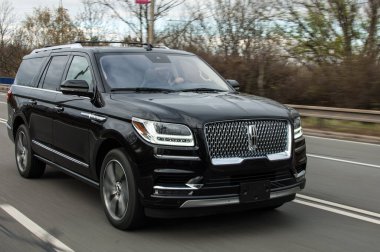 Yeni lüks SUV arabası.