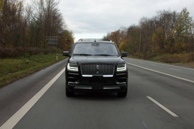 Moskova, Rusya - Mayıs, 0, 4, 2 0, 19: Mercedes - Benz sınıfı 2, 13 - 0, 4 SUV Moskova 'da