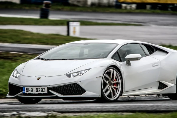 Lamborghini Lamborghini Huracan - 6 5 - 2 0 15: Süper araba