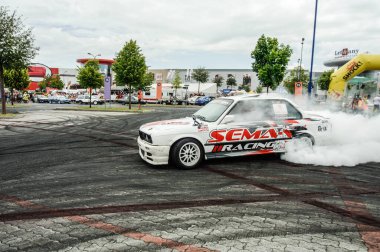 İstanbul, Türkiye - 13 Mayıs, 2 Mayıs, 14: 14: Mitsubishi, İstanbul Süper Kupa 202 İstanbul Rallisi sırasında İstanbul 'a arabayla gidiyor.