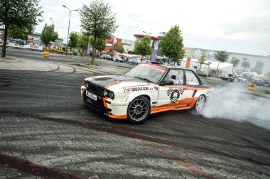 BMW araba serisi.