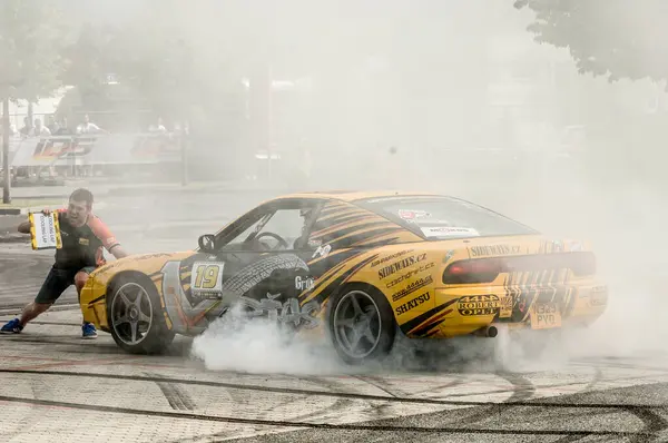 Wyścigi Samochodowe Dużą Ilością Dymu — Zdjęcie stockowe