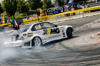 Kyiv, Ukrayna - 24 Ağustos, 2016: Sürüklenen araba