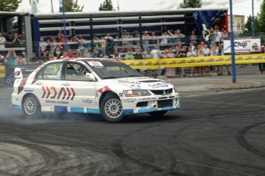 Sürüklenmenin sürüklenmesi