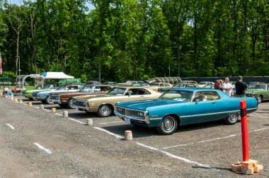 Yanmış lastikleri destekleyenlerin toplantısı