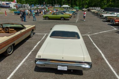 Yanmış lastikleri destekleyenlerin toplantısı