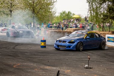 Yanmış lastikleri destekleyenlerin toplantısı