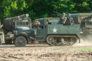 askeri araçlar ve araçlar